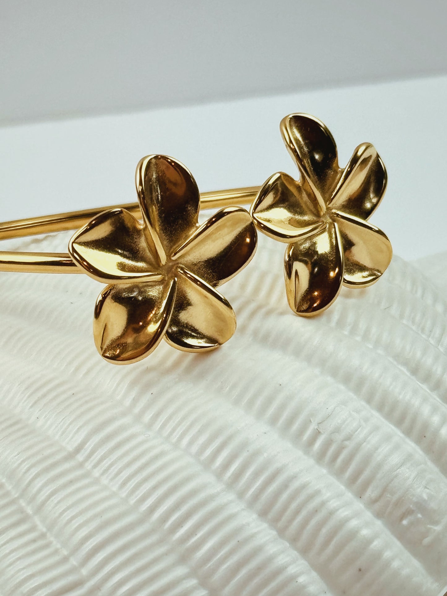 Flor Dorada - Cuff Bracelet