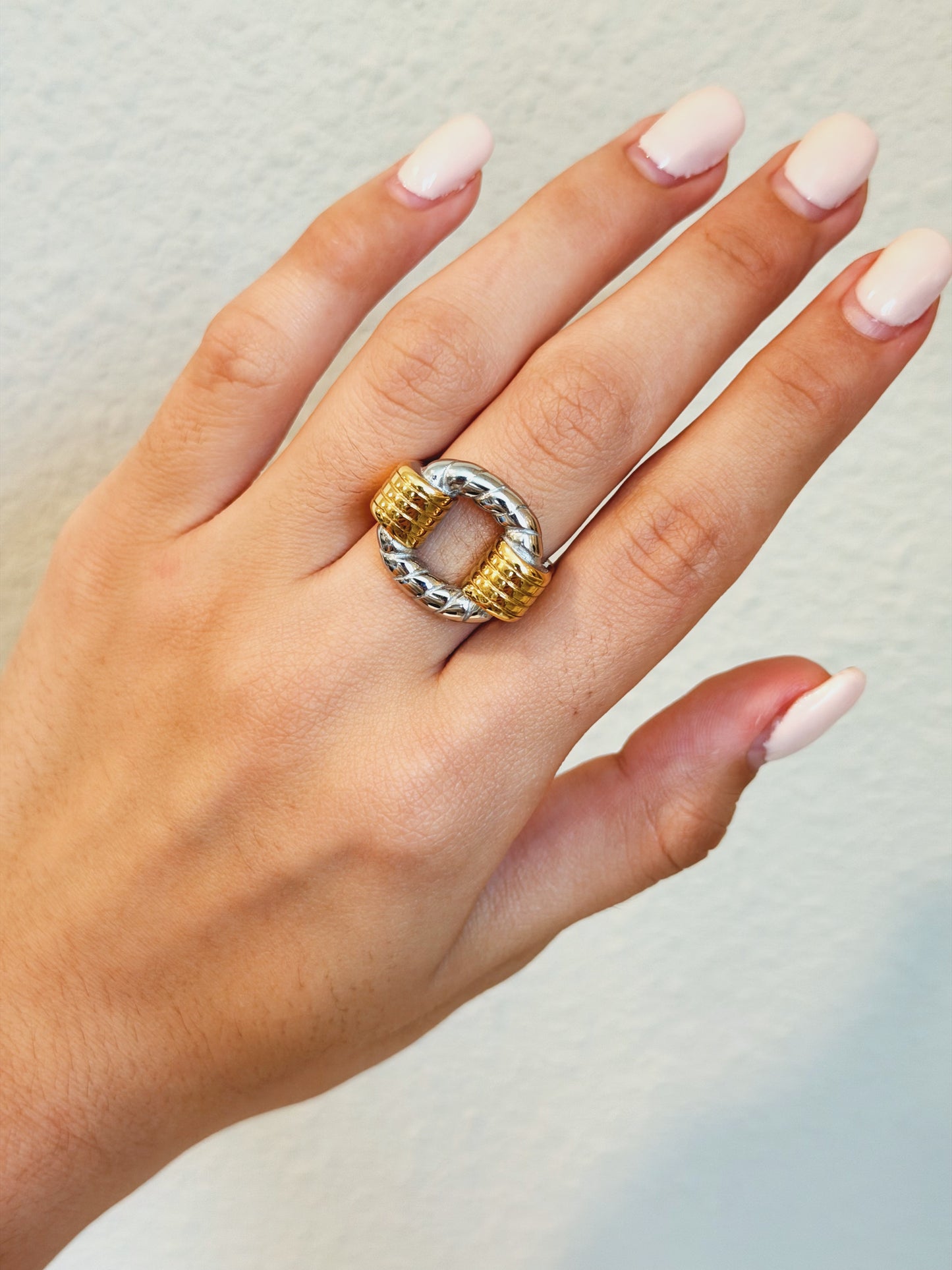 Avenly Ring