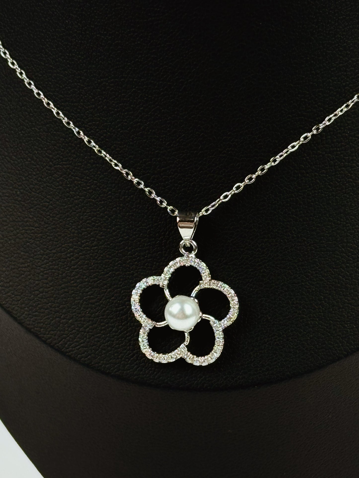 Flower Pearl Necklace