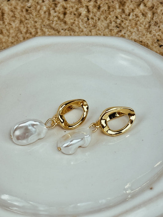 Sora Pearl Earrings