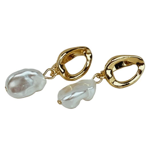 Sora Pearl Earrings
